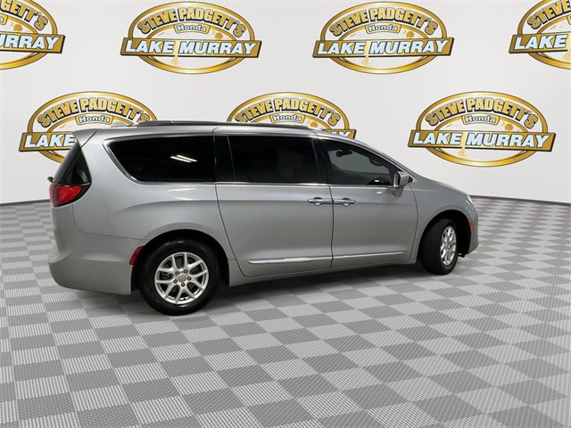 Used 2020 Chrysler Pacifica Touring-L image 3