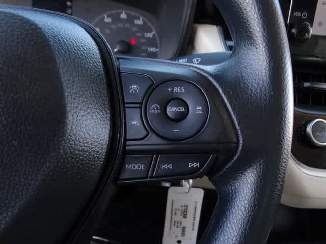 Used 2025 Toyota Corolla LE image 36