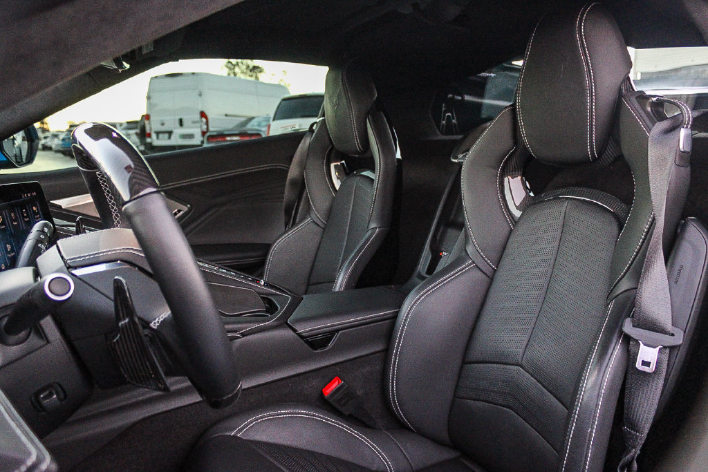 Used 2024 Chevrolet Corvette Z06 RWD image 18