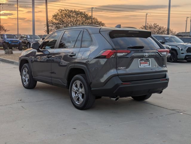 Used 2022 Toyota RAV4 XLE w/ Convenience Package image 7