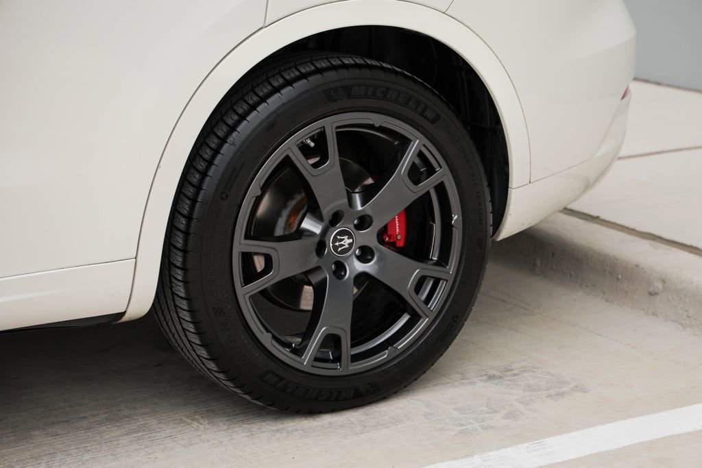 Used 2021 Maserati Levante image 34