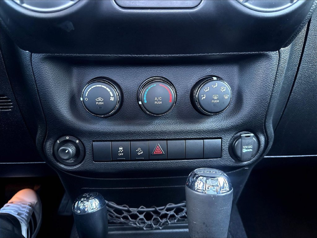 Used 2013 Jeep Wrangler Sport AWD/4WD image 20