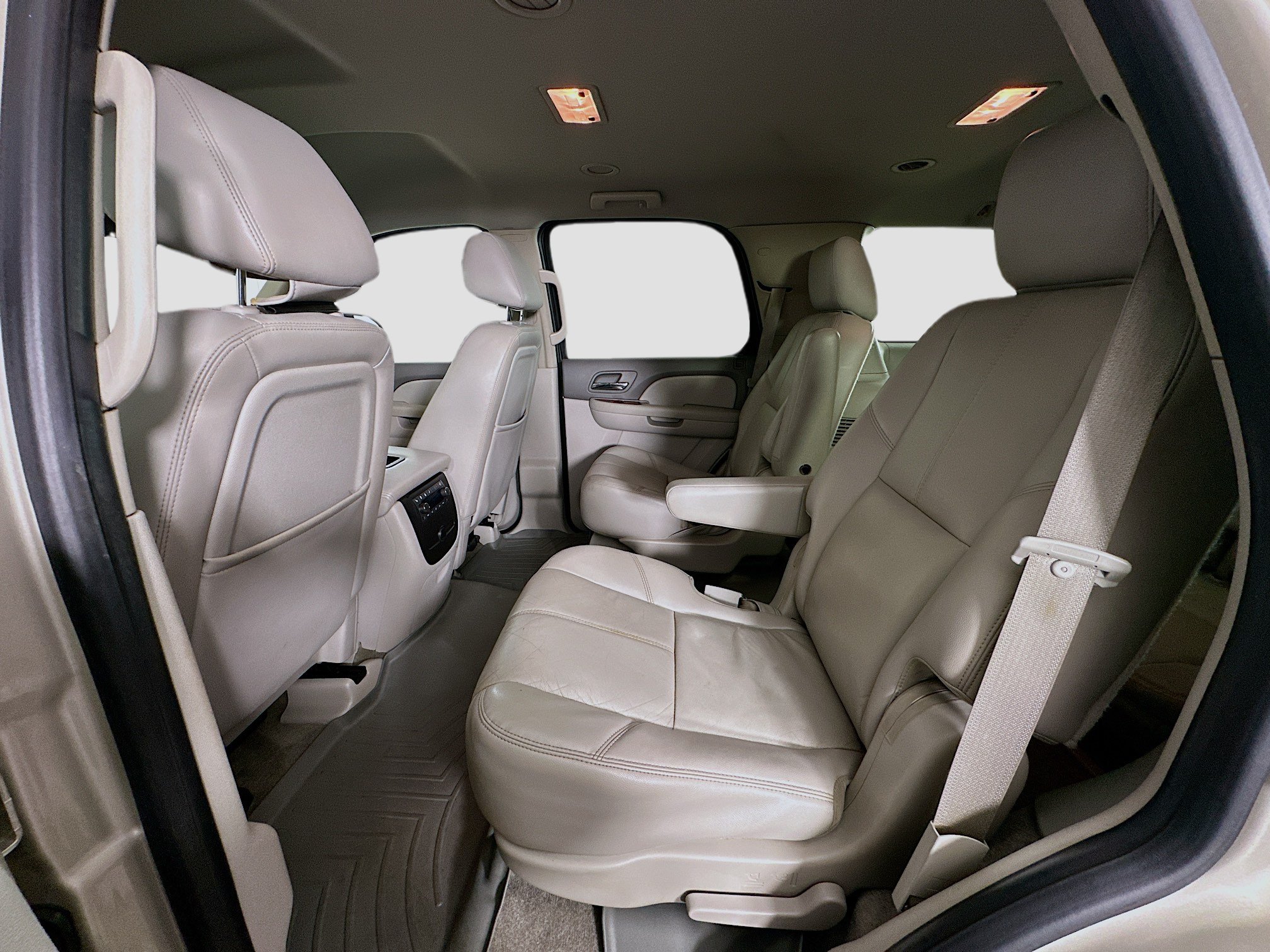 Used 2014 Chevrolet Tahoe LT w/ Luxury Package AWD/4WD image 26