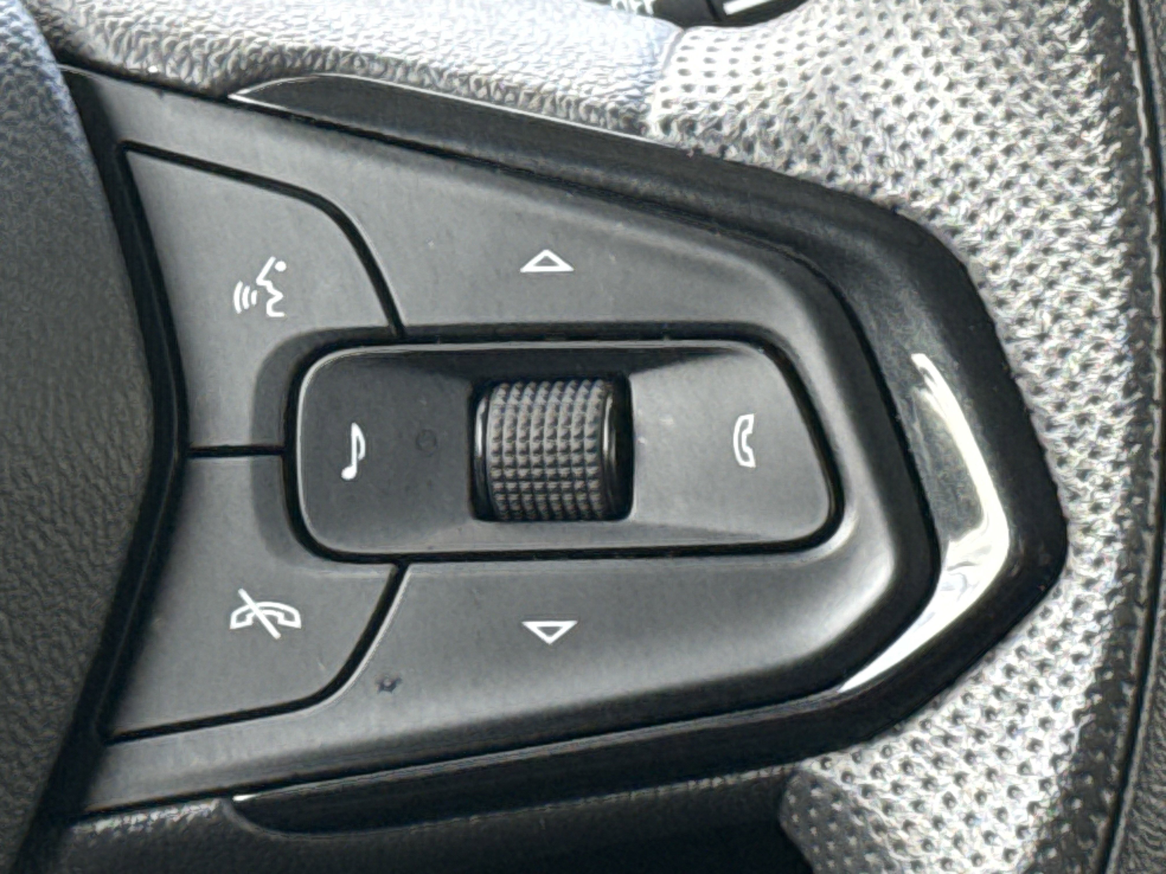 Used 2025 Chevrolet TrailBlazer LT AWD/4WD image 30