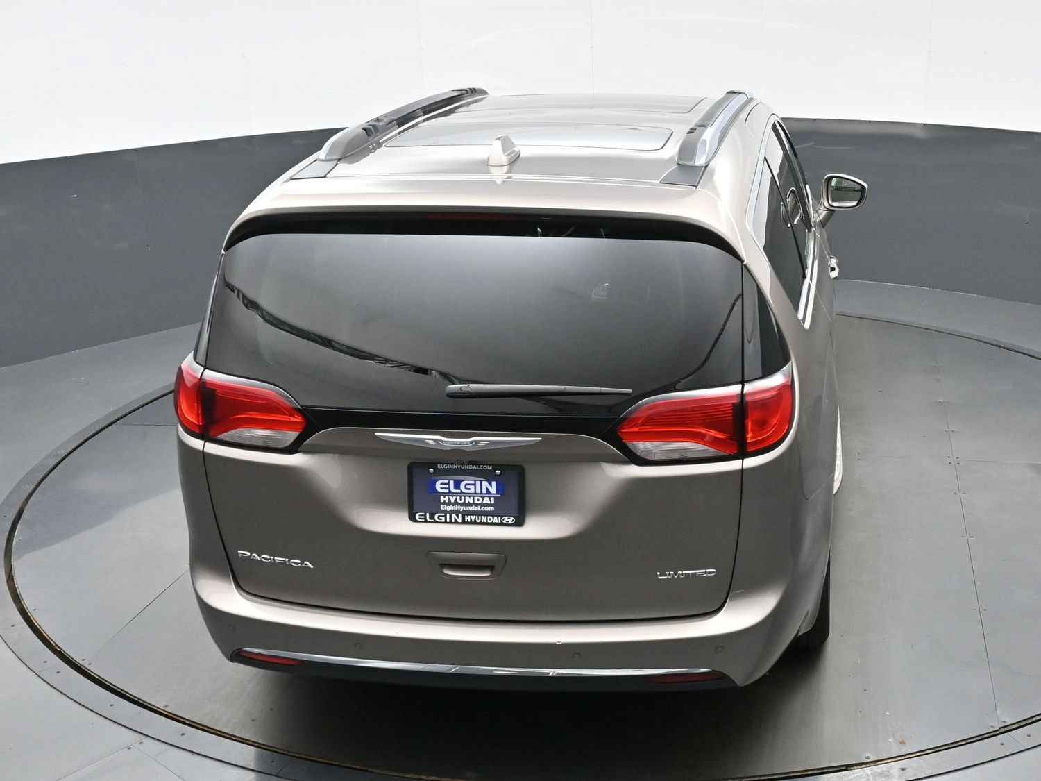 Used 2017 Chrysler Pacifica Limited FWD image 38