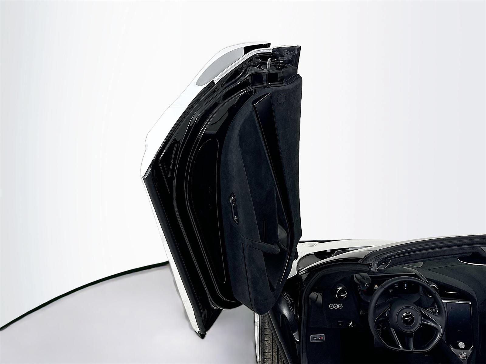 Used 2024 McLaren 750S Spider RWD image 6