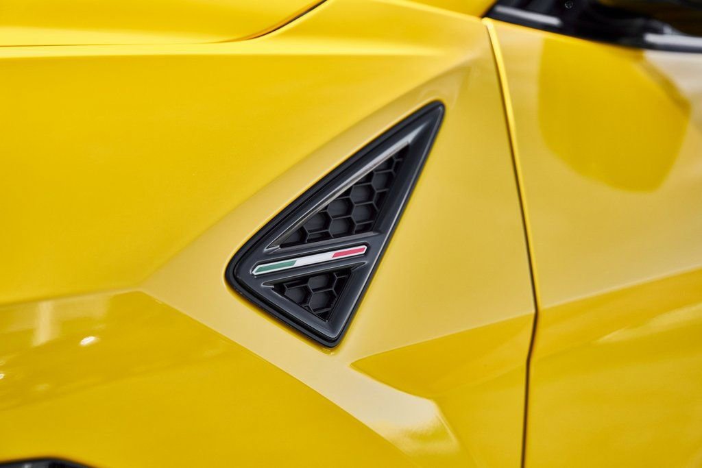 Used 2021 Lamborghini Urus AWD/4WD image 9