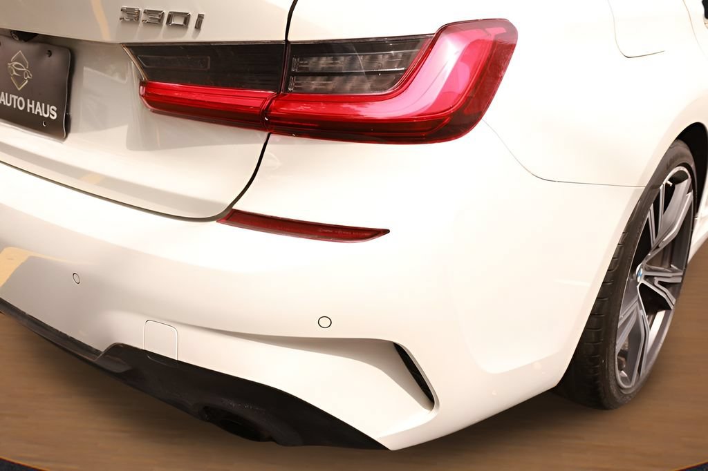 Used 2020 BMW 330i Sedan w/ M Sport Package RWD image 13