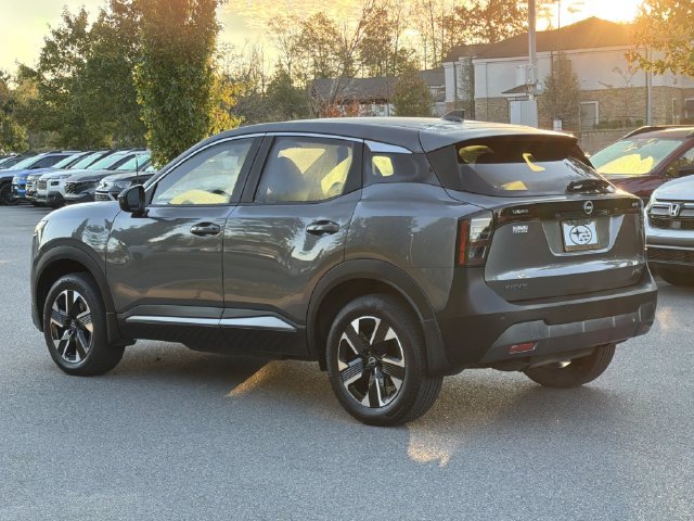 Used 2025 Nissan Kicks SV AWD/4WD image 5