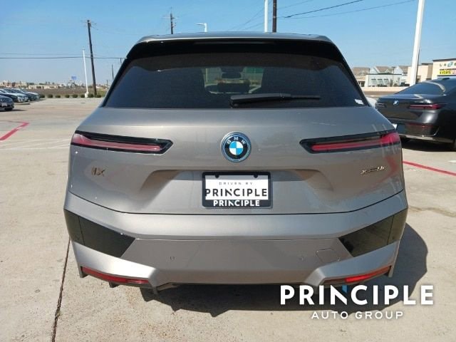 New 2023 BMW iX xDrive50 w/ Premium Package image 7