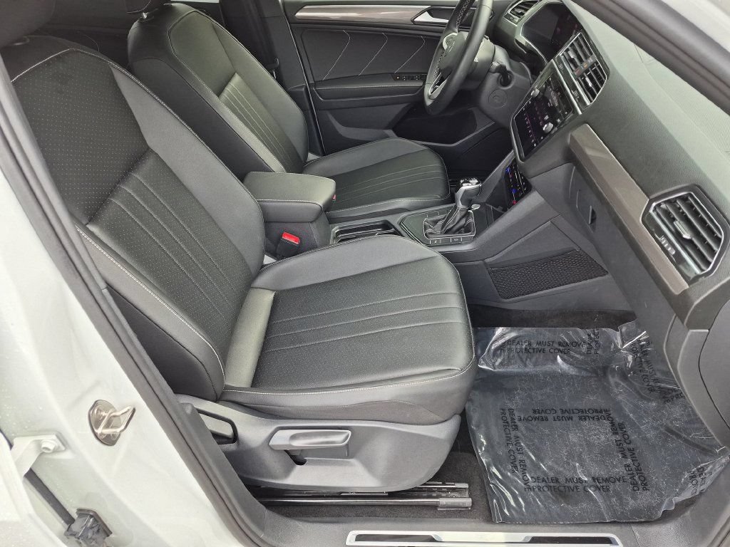 Used 2023 Volkswagen Tiguan SE R-Line FWD image 39