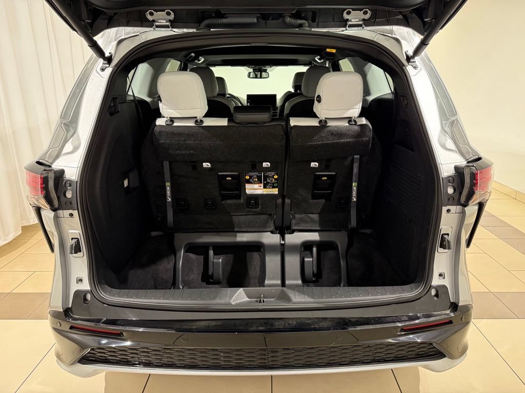 Used 2025 Toyota Sienna XSE w/ XSE Plus Package AWD/4WD image 11
