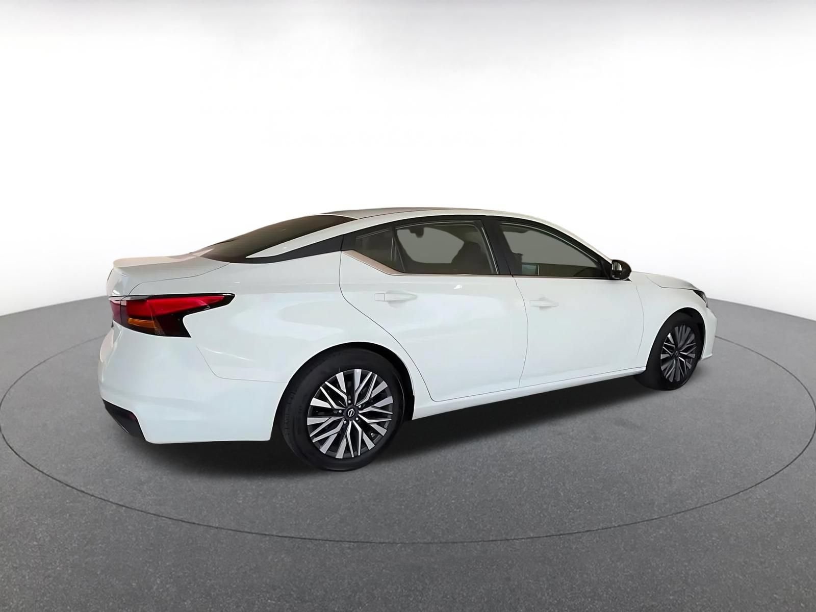 Used 2026 Nissan Altima 2.5 SV FWD image 14