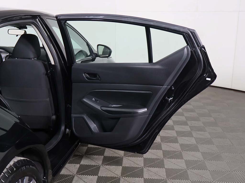 Used 2025 Nissan Altima 2.5 SV FWD image 18