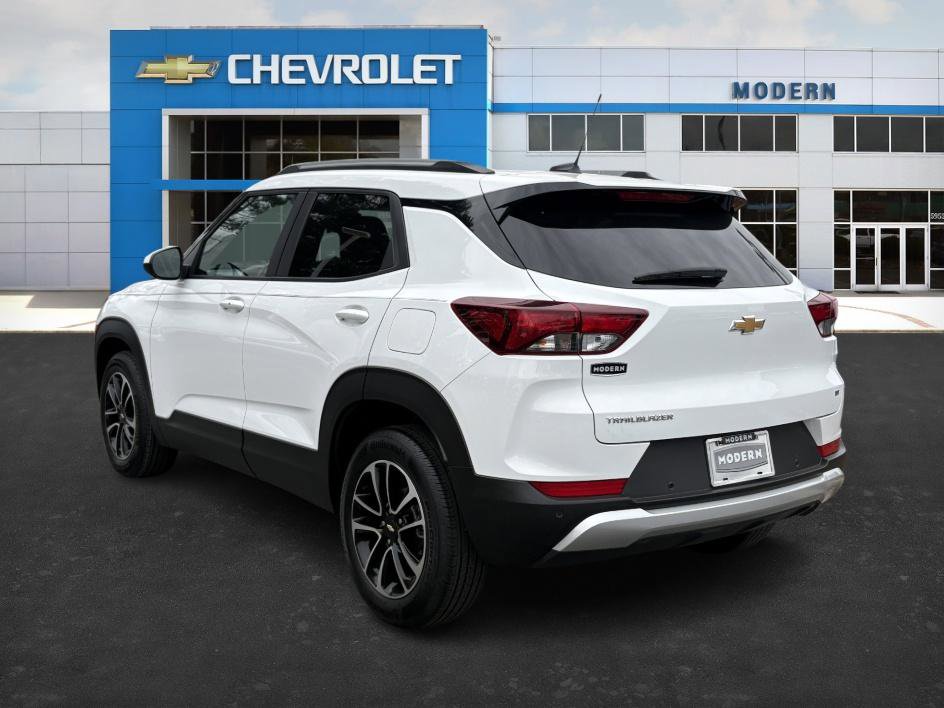 Certified 2025 Chevrolet TrailBlazer LT w/ LT Cold Weather Package image 3