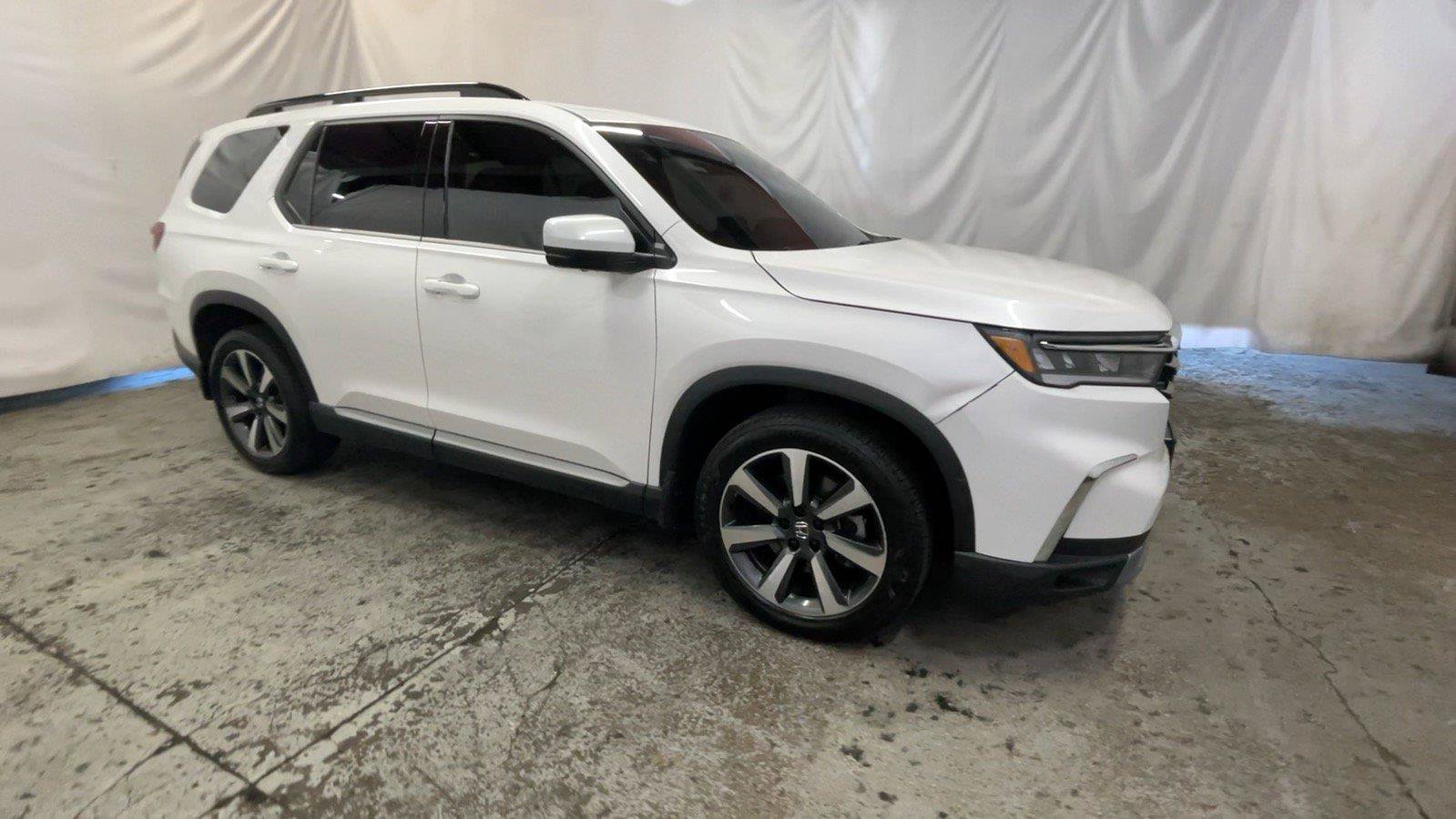 Used 2025 Honda Pilot Elite image 3