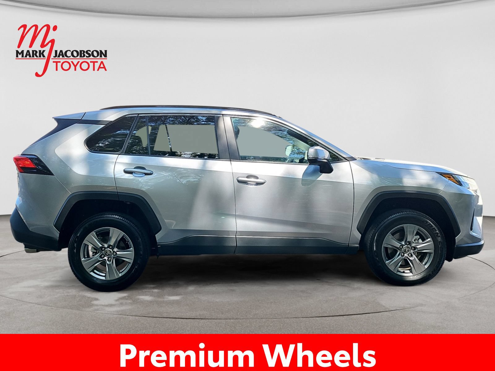 Used 2025 Toyota RAV4 XLE FWD image 7