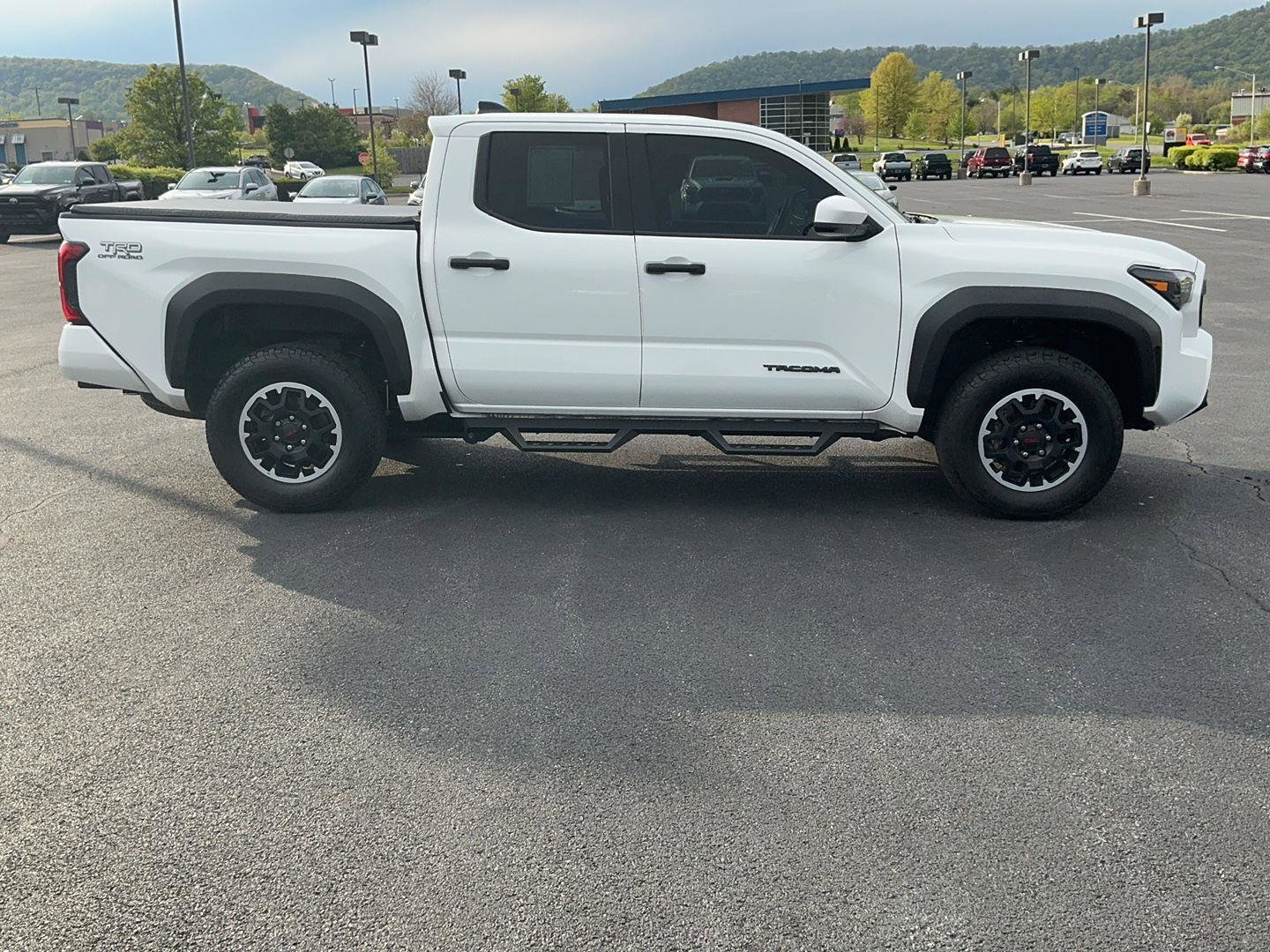 Certified 2024 Toyota Tacoma TRD Off-Road AWD/4WD image 4