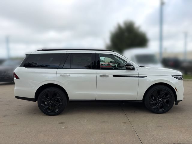 New 2027 Lincoln Navigator Reserve w/ Jet Appearance Package AWD/4WD image 4