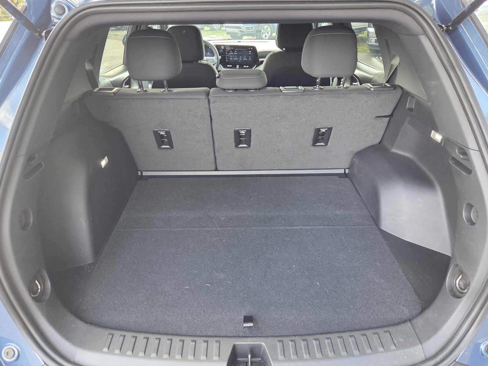 Used 2025 Chevrolet Equinox LT FWD image 8