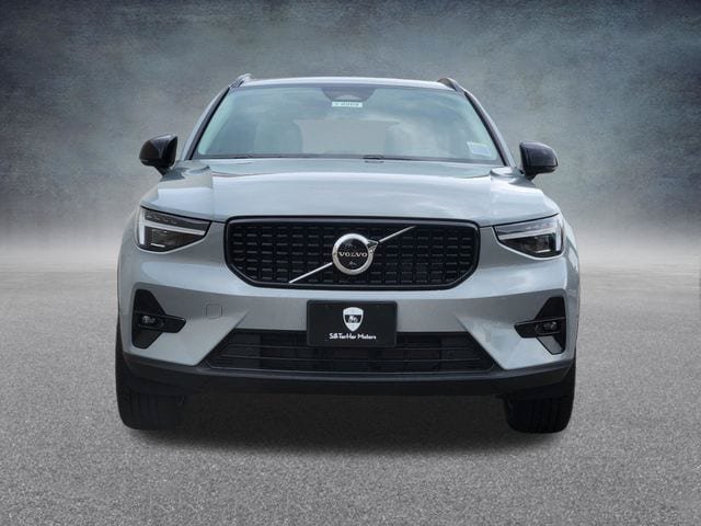 New 2026 Volvo XC40 B5 Plus w/ Protection Package Premier AWD/4WD image 2