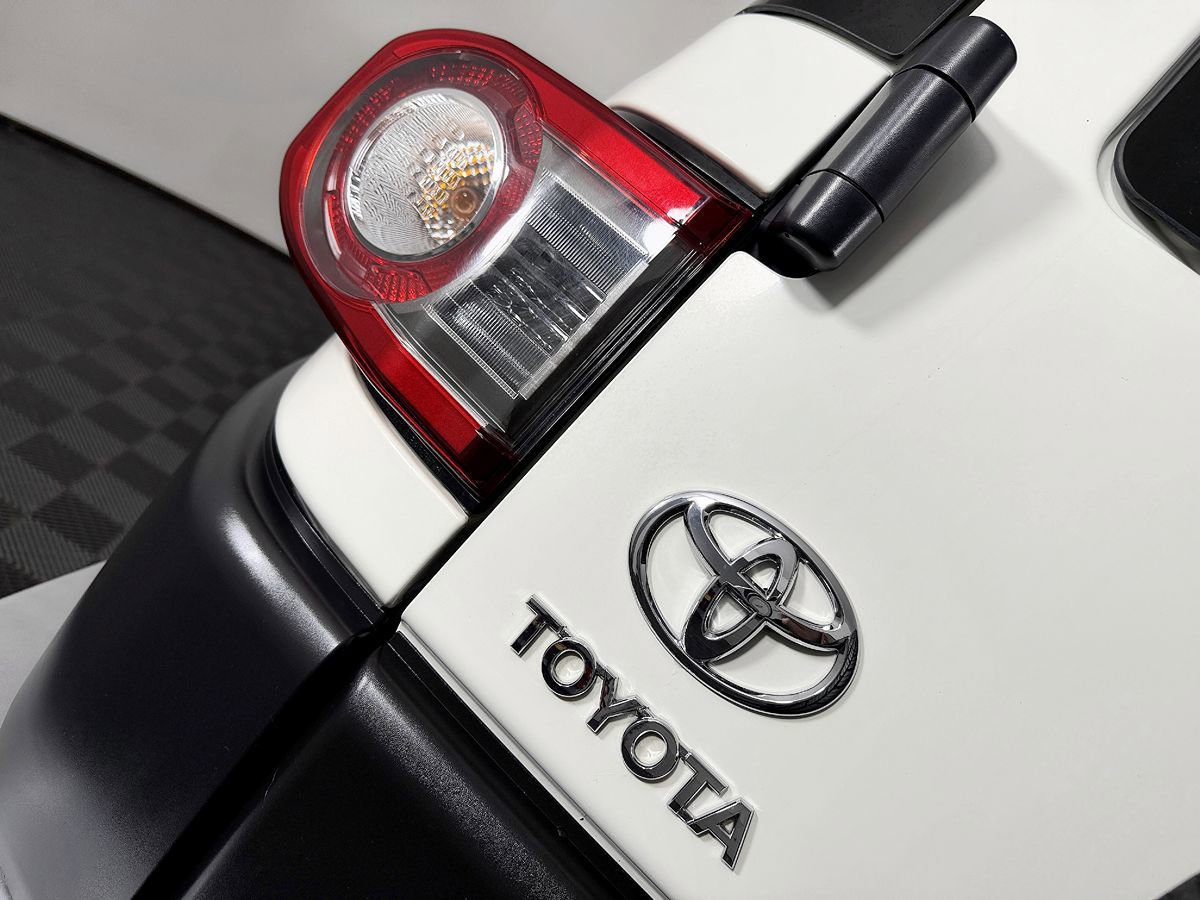 Used 2013 Toyota FJ Cruiser 4WD image 12