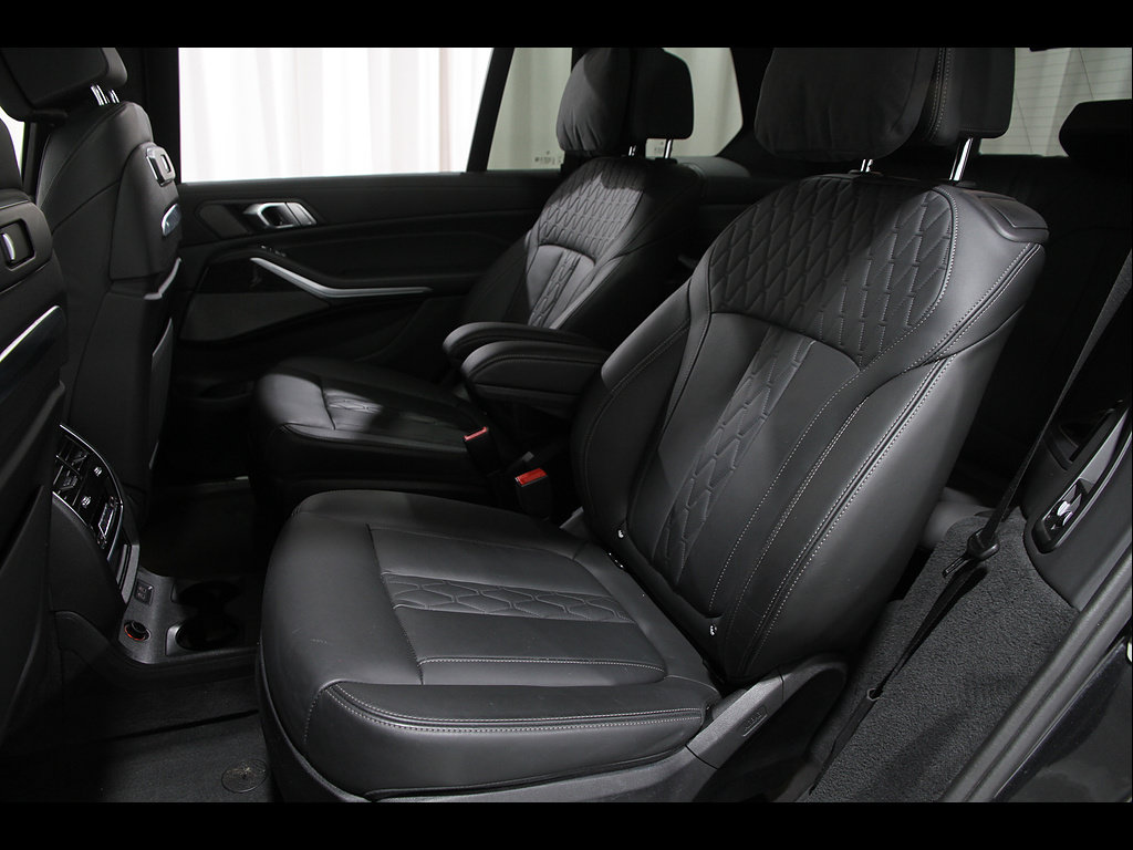 Certified 2024 BMW X7 xDrive40i w/ Executive Package AWD/4WD image 19