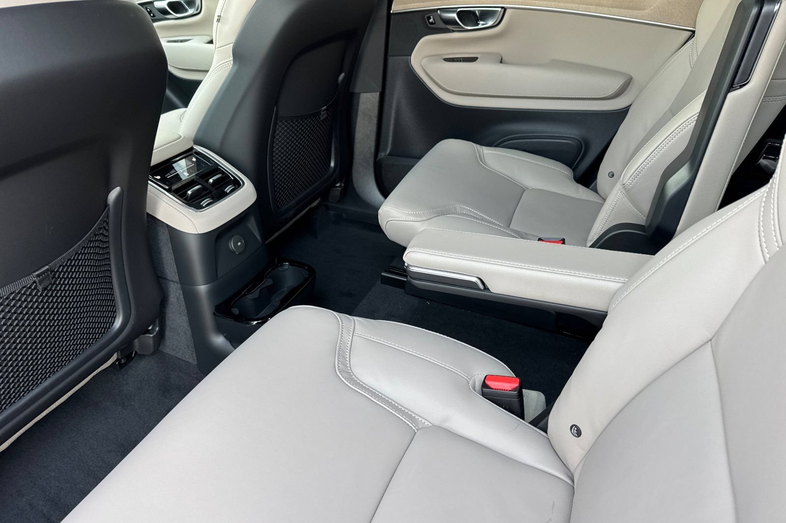 New 2026 Volvo XC90 T8 Ultra w/ Protection Package AWD/4WD image 12