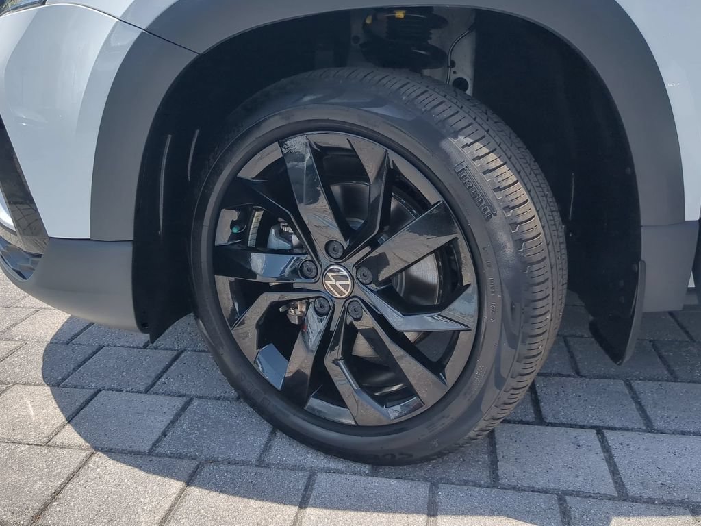 Certified 2022 Volkswagen Taos SE FWD image 33