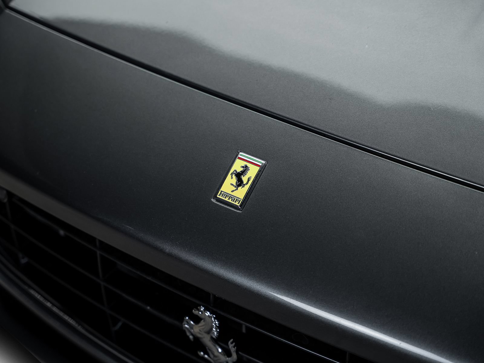 Used 2010 Ferrari California RWD image 6