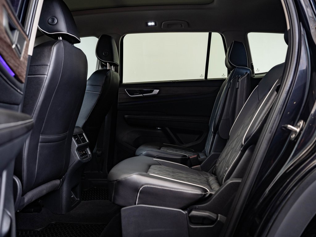 Used 2024 Volkswagen Atlas SEL Premium R-Line image 34