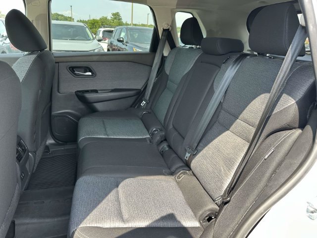 Used 2023 Nissan Rogue SV AWD/4WD image 17