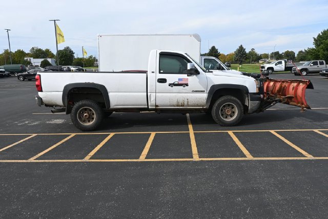 Used 2004 Chevrolet Silverado 2500 W/T w/ Snow Plow Prep Package AWD/4WD image 2