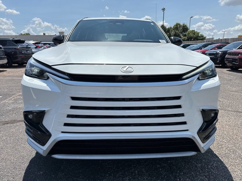 Used 2025 Lexus TX 500h AWD w/ Technology Package image 2