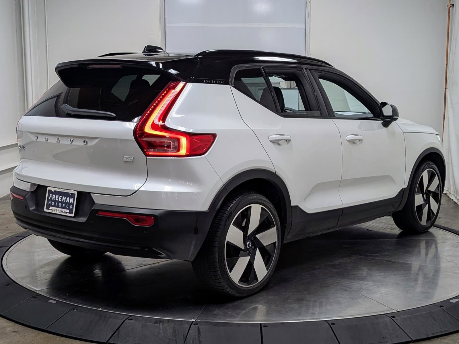 Used 2023 Volvo XC40 Recharge Ultimate w/ Protection Package Premier image 9