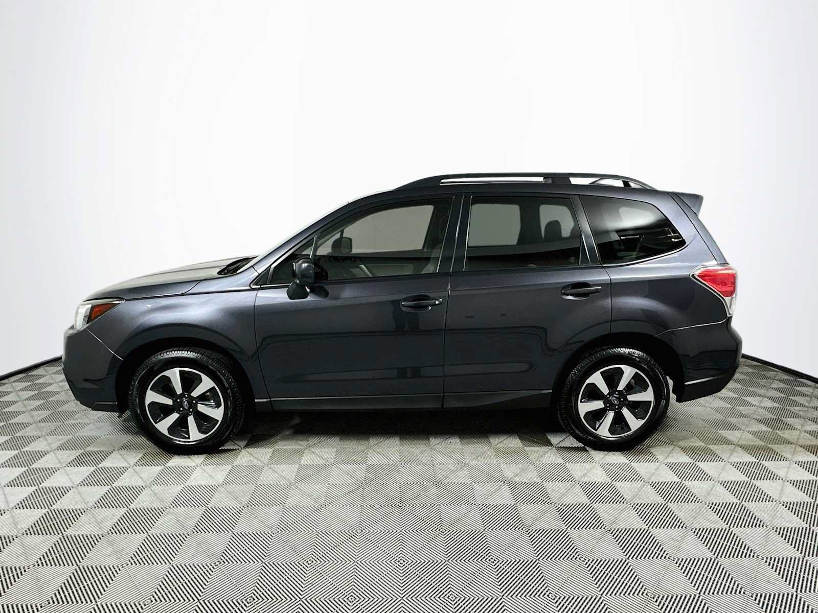 Used 2017 Subaru Forester 2.5i Premium AWD/4WD image 4