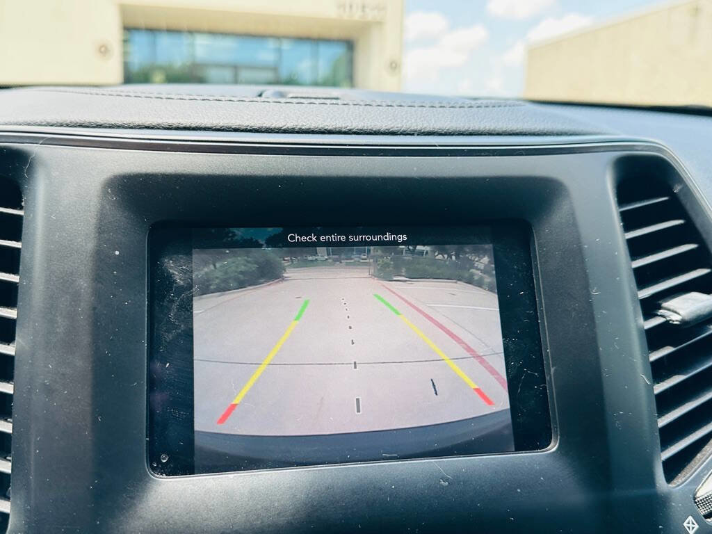 Used 2019 Jeep Cherokee Latitude w/ Popular Appearance Group FWD image 25