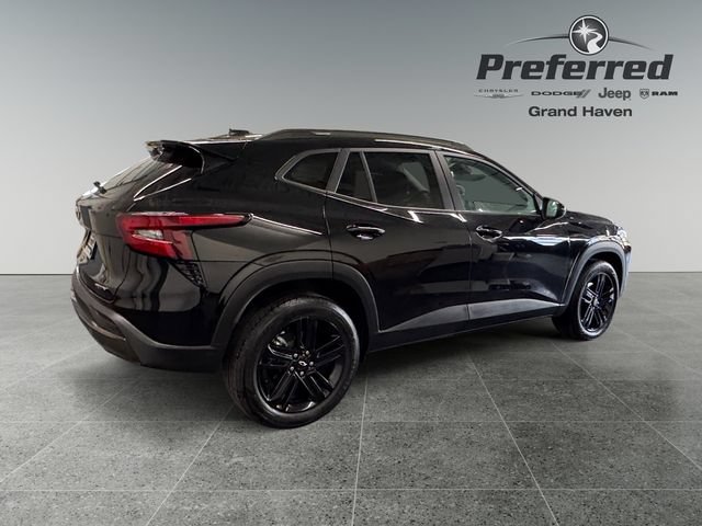 Used 2024 Chevrolet Trax ACTIV w/ Sunroof Package FWD image 21