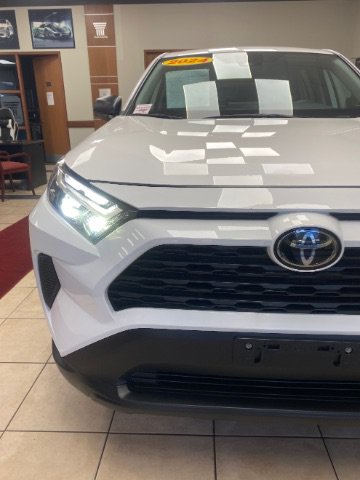 Used 2024 Toyota RAV4 LE AWD/4WD image 10