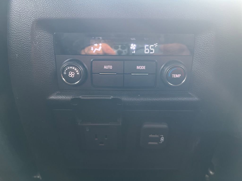 Used 2023 Chevrolet Traverse RS image 26