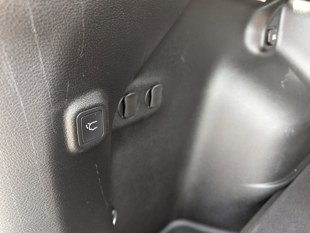 Used 2019 Jeep Cherokee Limited image 28