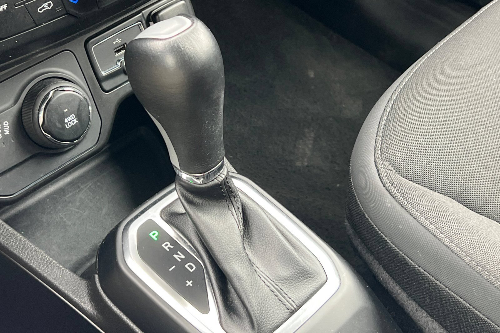 Used 2023 Jeep Renegade Latitude AWD/4WD image 28