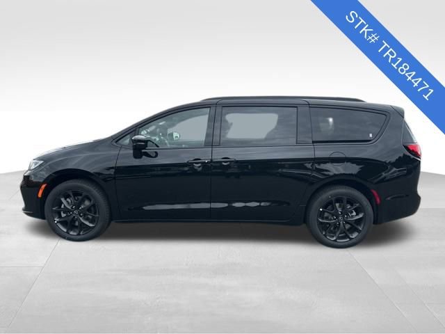 New 2026 Chrysler Pacifica Limited w/ S Appearance Package image 4