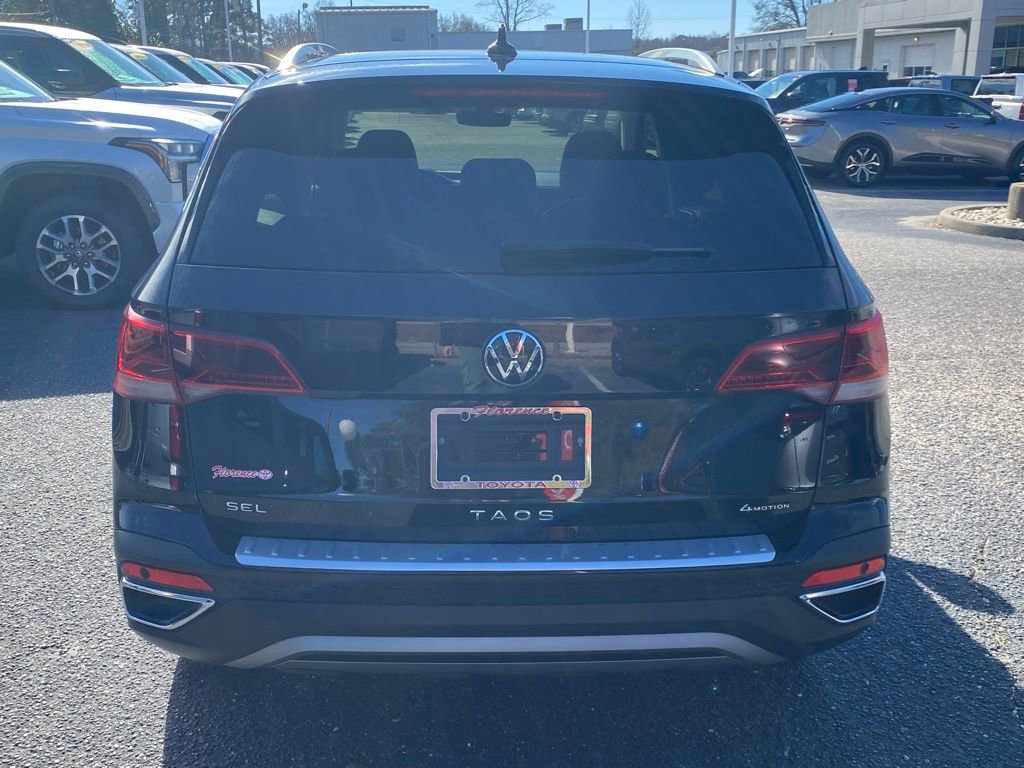 Used 2024 Volkswagen Taos SEL image 9