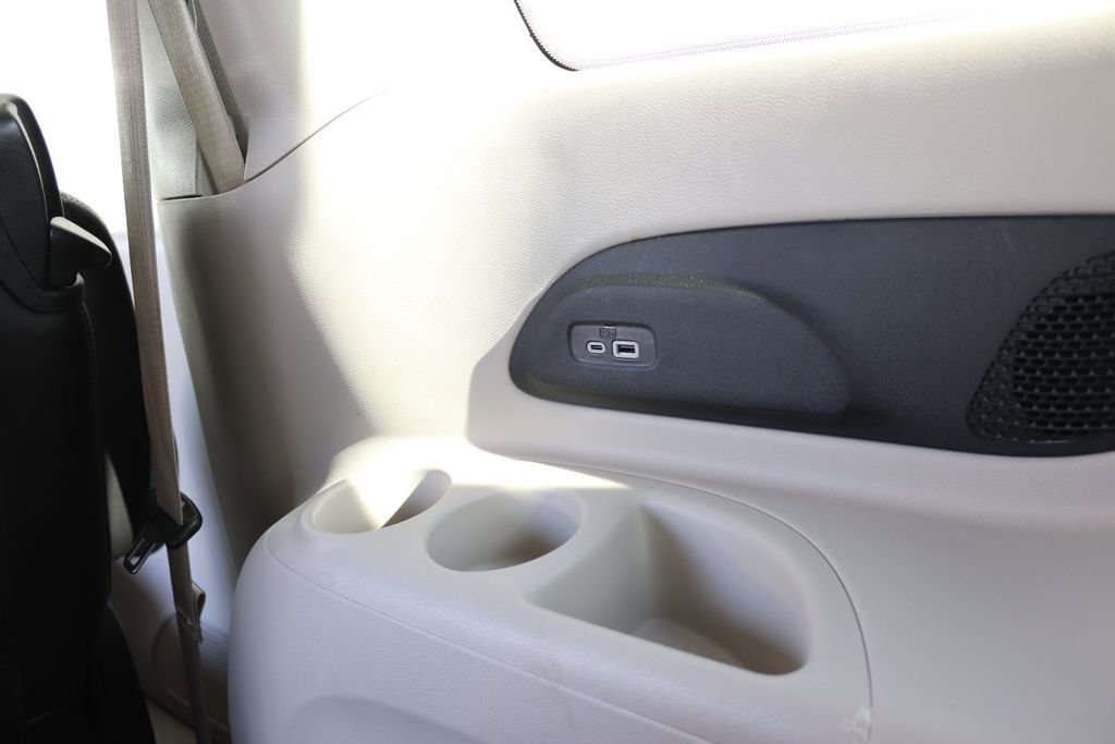 Used 2023 Chrysler Pacifica Limited image 42