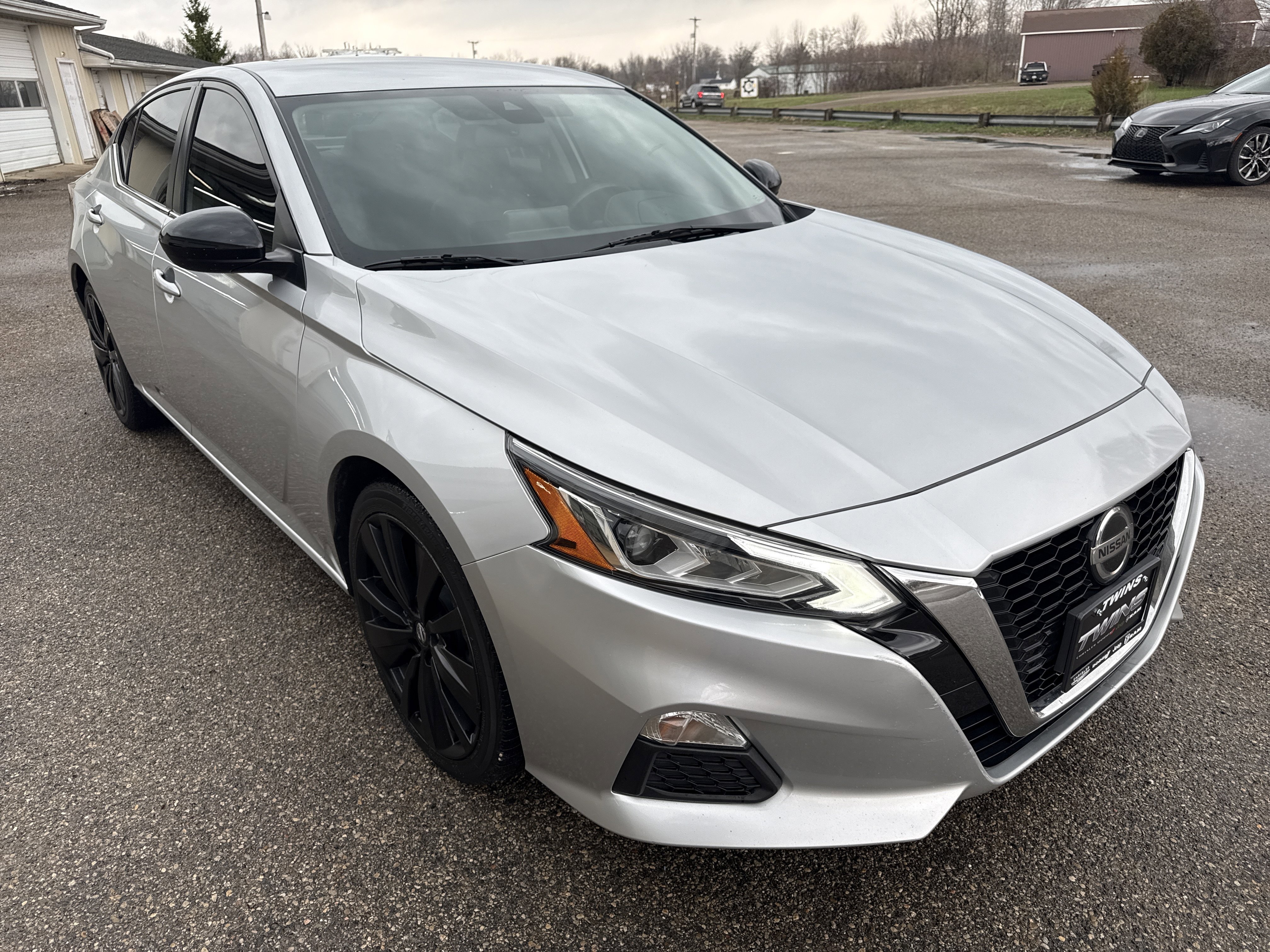 Used 2021 Nissan Altima 2.5 SR FWD image 1