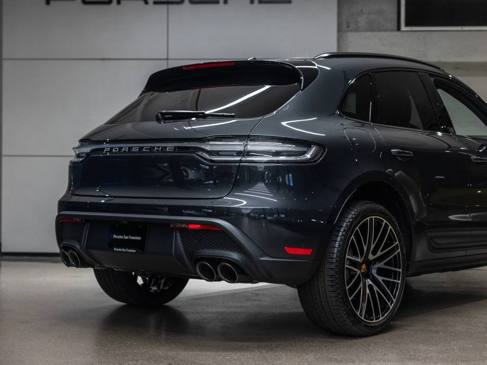Certified 2026 Porsche Macan AWD/4WD image 10