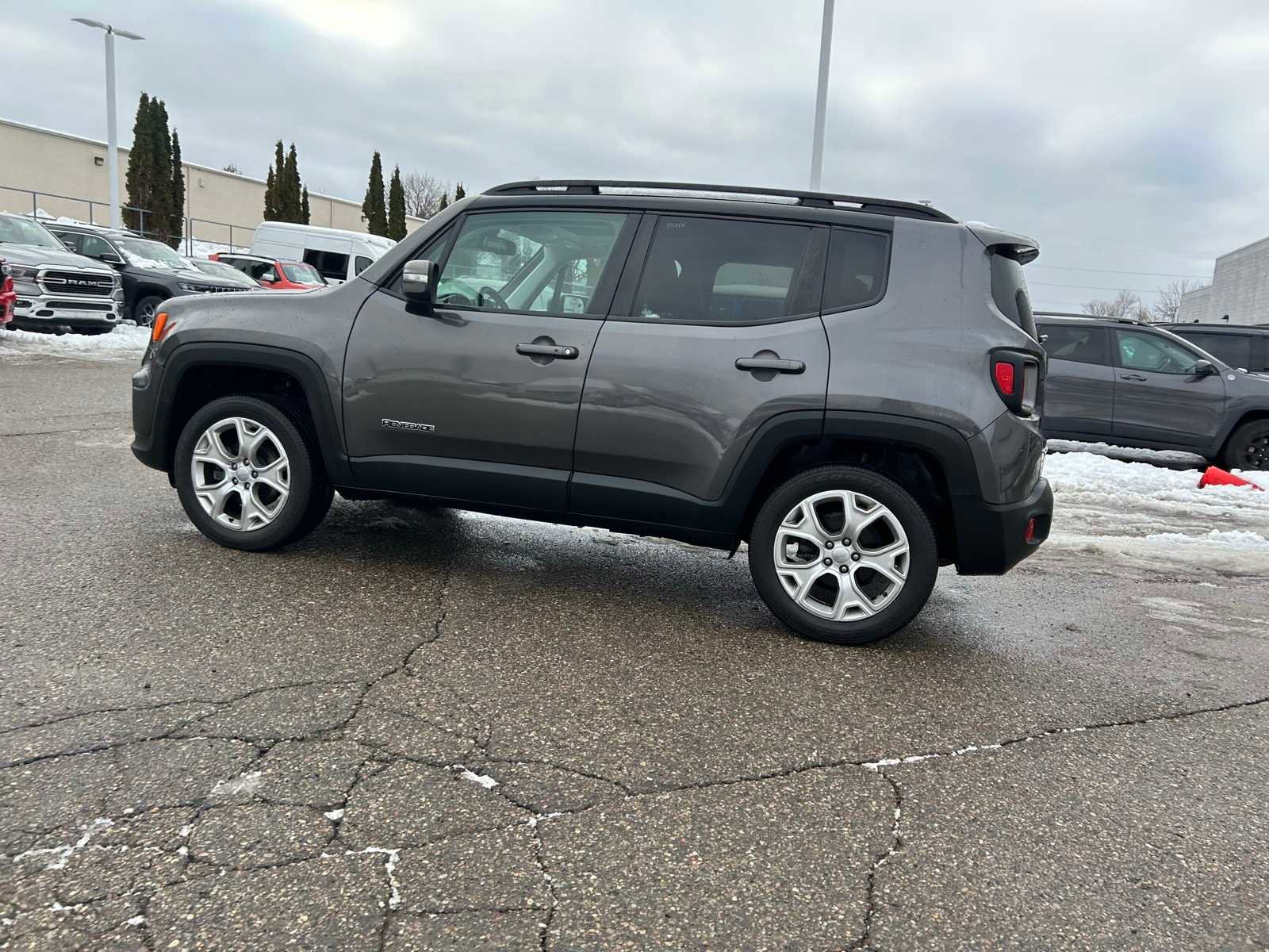 Used 2019 Jeep Renegade Limited w/ Trailer Tow Group image 23