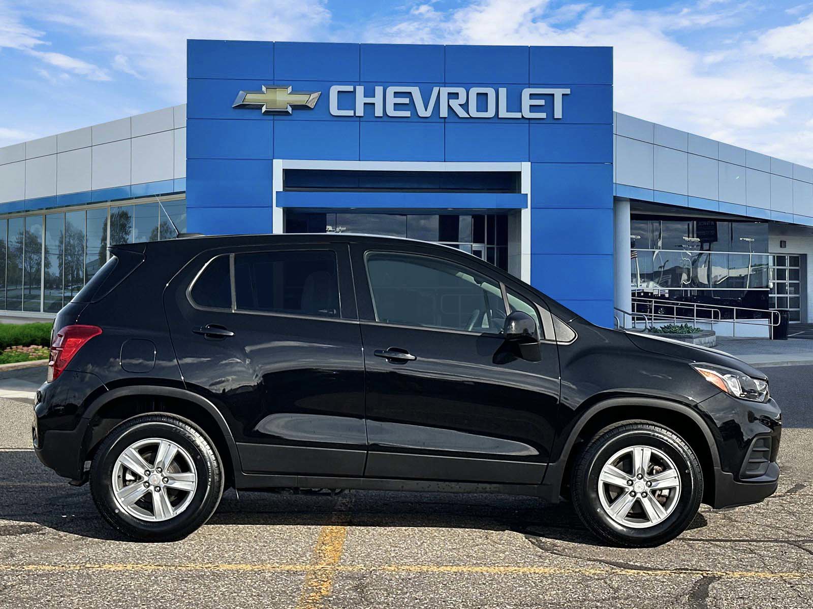 Used 2022 Chevrolet Trax LS w/ Tint and Cruise Package image 7
