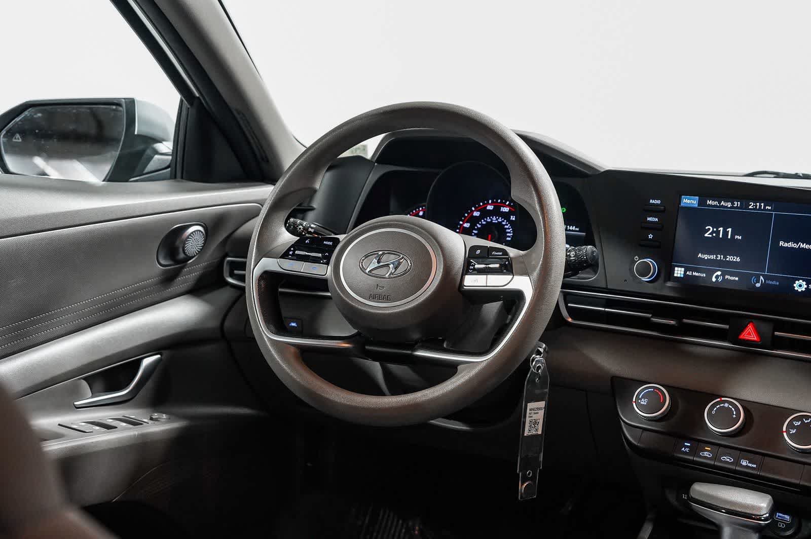 Used 2021 Hyundai Elantra SE FWD image 15